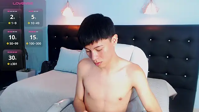 Abraham horny18 online show from October 2025 06:31:01 PM