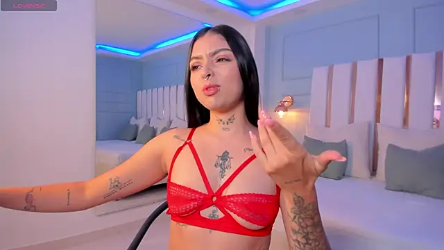 Snapshot of hannah_miltonn chatting on November 2025 01:11:01 PM hannah miltonn online show from November 2025 01:11:01 PM