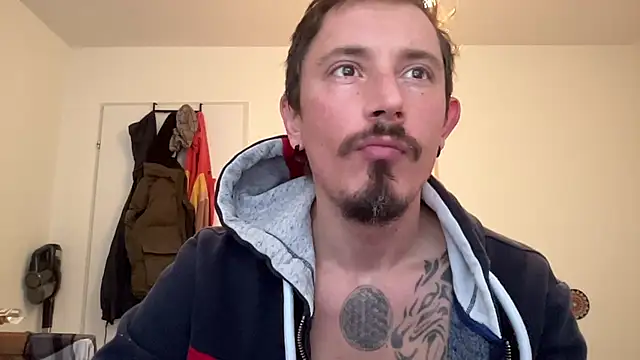 Snapshot of sunZfun chatting on November 2025 10:31:01 AM sunZfun online show from November 2025 10:31:01 AM