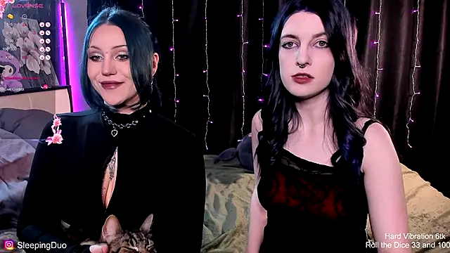 Threesomebabes online show from December 2025 04:00:01 PM