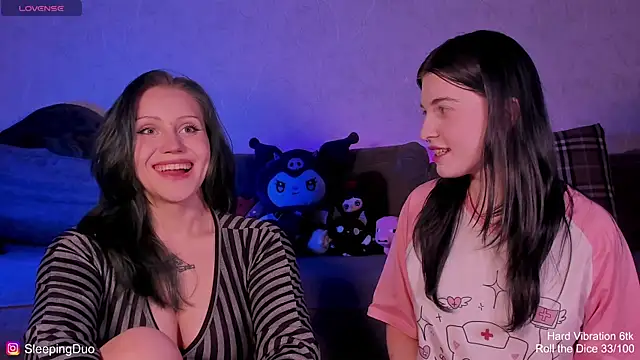 Snapshot of Threesomebabes chatting on June 2026 06:12:01 PM Threesomebabes online show from June 2026 06:12:01 PM