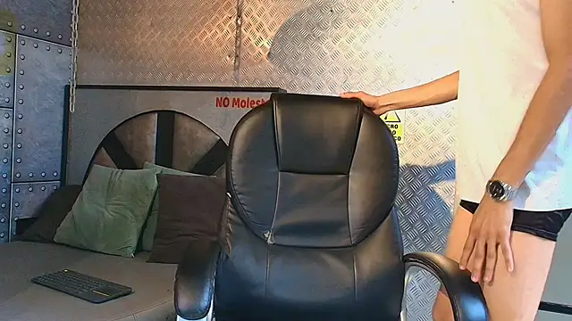 MarcusRain  online show from November 2025 06:56:01 PM