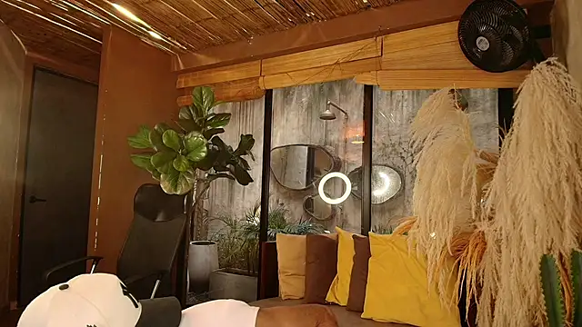 MarcusRain  online show from November 2025 08:20:02 PM