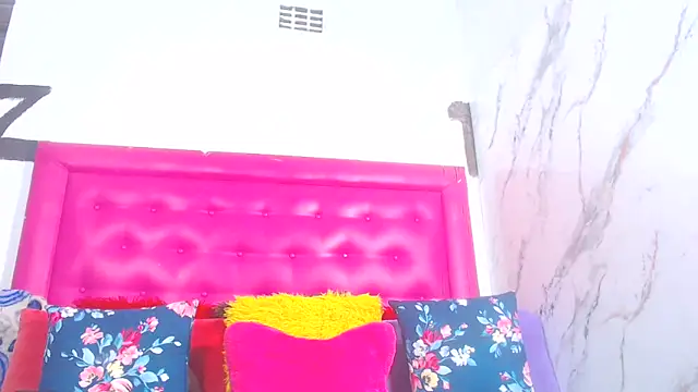 Snapshot of LoloQueen5 chatting on June 2026 08:20:02 PM LoloQueen5 online show from June 2026 08:20:02 PM