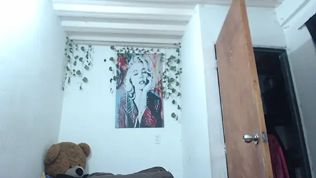 Snapshot of Samanta_milf84 chatting on November 2025 09:37:01 PM Samanta milf84 online show from November 2025 09:37:01 PM