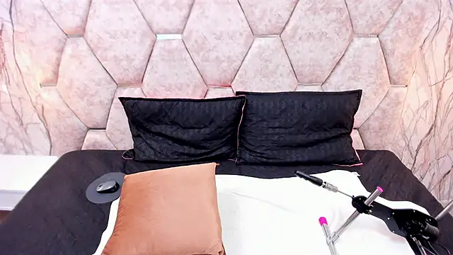 EXOTIC EBONY  online show from September 2025 08:25:02 PM