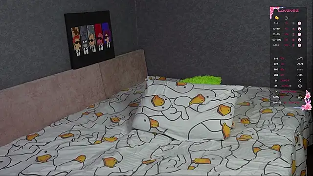 Violetwin online show from February 2026 06:48:02 PM