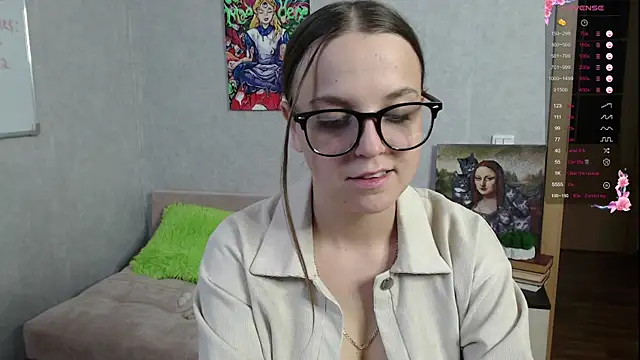 Violetwin online show from September 2025 06:47:02 PM