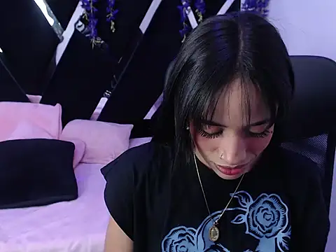 hazel 18  online show from April 2026 05:38:01 PM