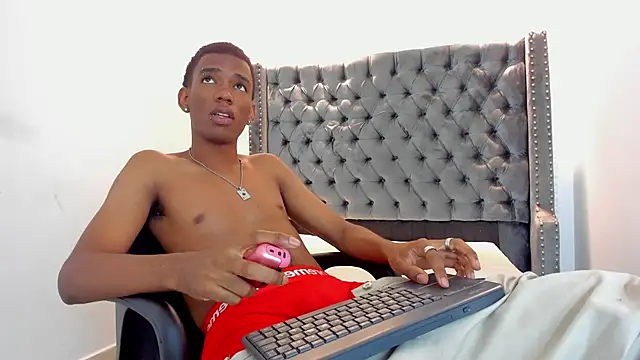 nero reyd online show from November 2025 07:30:01 PM