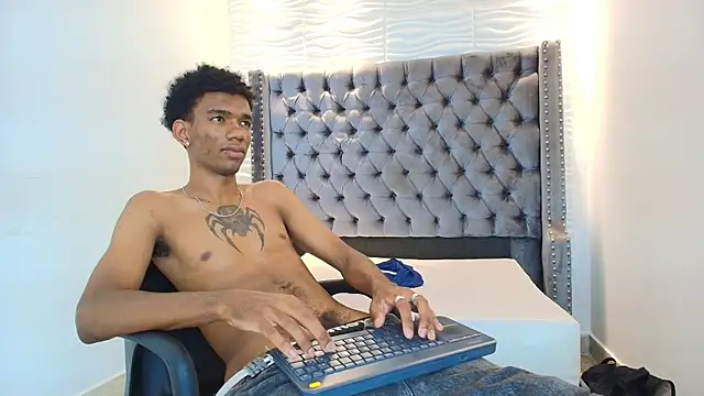 nero reyd online show from July 2026 08:20:02 PM