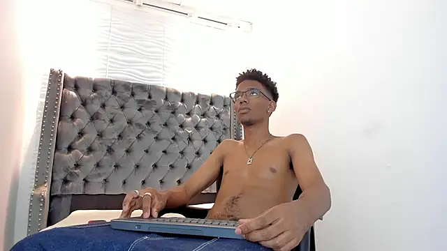 Snapshot of nero_reyd chatting on September 2025 07:28:02 PM nero reyd online show from September 2025 07:28:02 PM