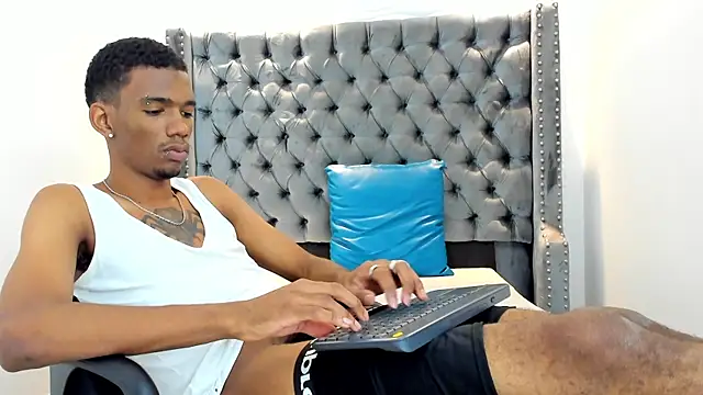 Snapshot of nero_reyd chatting on December 2025 07:36:05 PM nero reyd online show from December 2025 07:36:05 PM