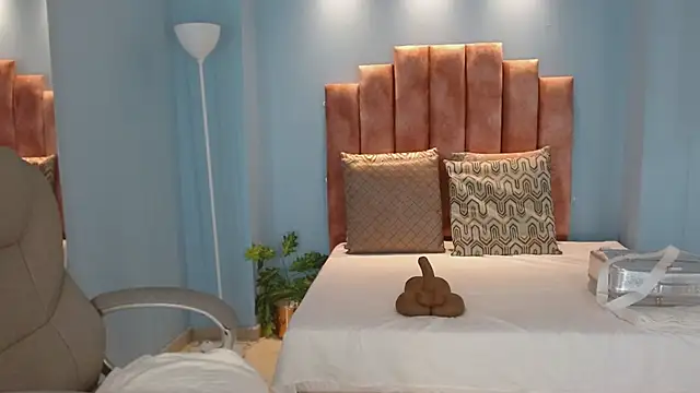 Milaa Star  online show from April 2026 03:53:01 AM