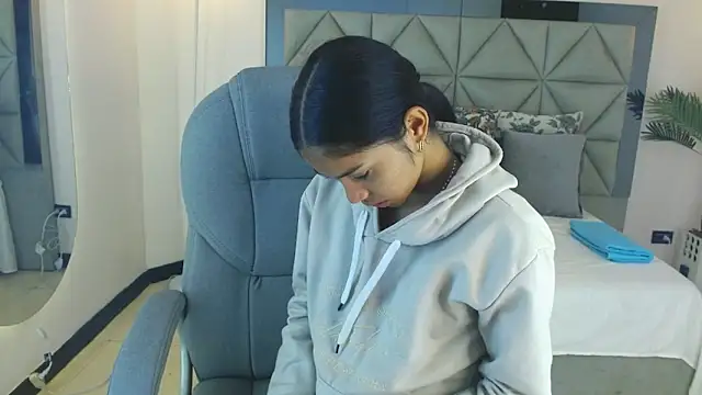 Milaa Star  online show from November 2025 04:11:01 AM