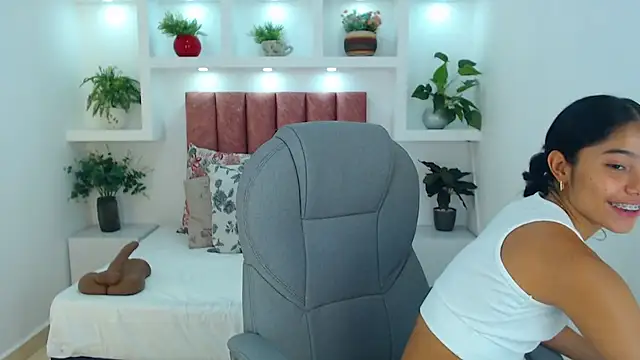 Snapshot of Milaa_Star_ chatting on February 2026 03:35:02 AM Milaa Star online show from February 2026 03:35:02 AM