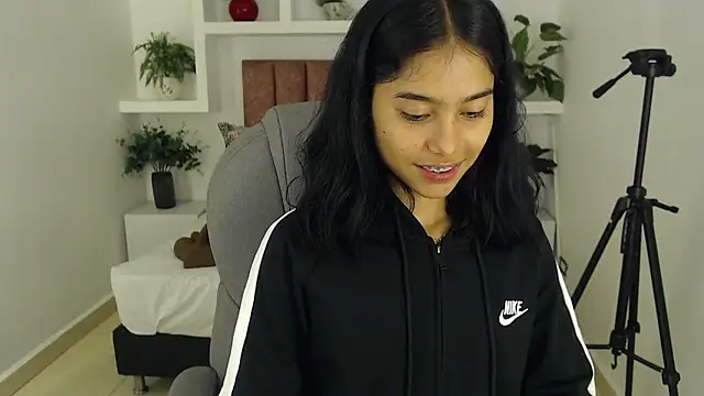 Snapshot of Milaa_Star_ chatting on February 2026 04:09:02 AM Milaa Star online show from February 2026 04:09:02 AM