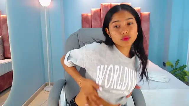 Milaa Star  online show from November 2025 03:54:01 AM