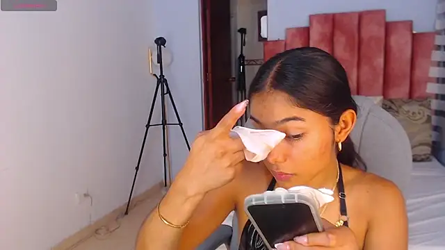 Milaa Star  online show from September 2025 04:02:02 AM