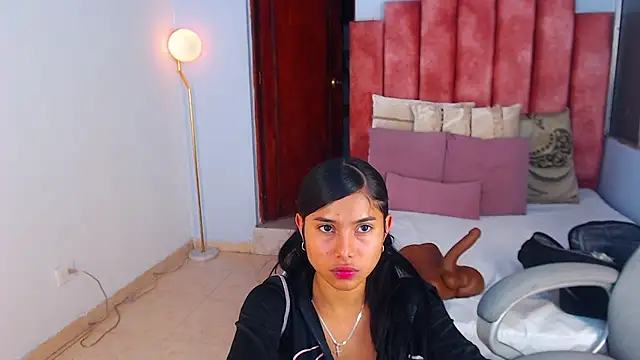 Milaa Star  online show from October 2025 03:19:01 AM