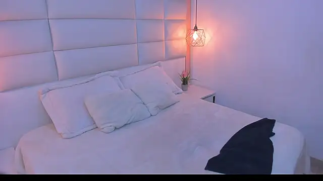 Salome Smitth 1 online show from April 2026 08:43:01 PM