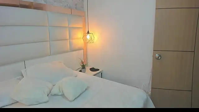 Salome Smitth 1 online show from March 2026 09:39:01 PM