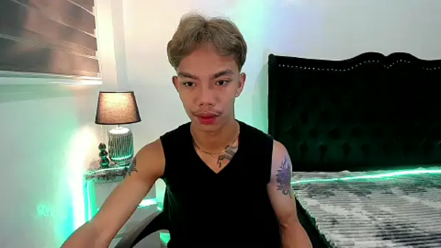 Snapshot of jersthebigfuckerxxx chatting on October 2025 02:24:02 AM jersthebigfuckerxxx online show from October 2025 02:24:02 AM