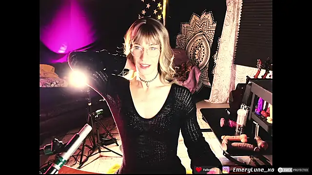 EmeryLune xo online show from June 2026 02:13:02 AM