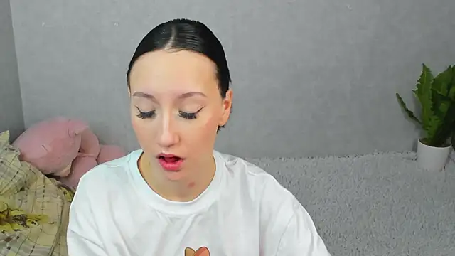 EileenMoores online show from December 2025 05:41:02 PM