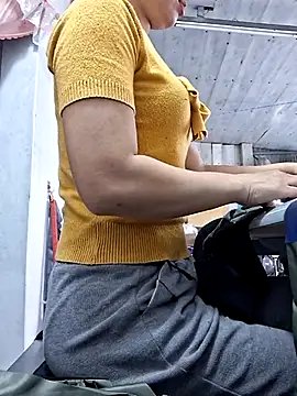 irina hana online show from December 2025 01:17:01 AM