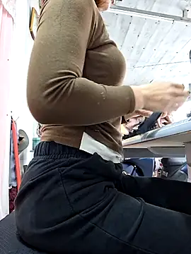 irina hana online show from December 2025 07:03:01 AM