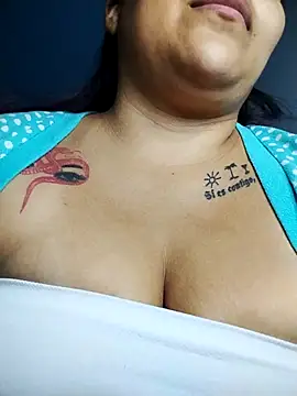 Snapshot of yelezia chatting on October 2025 10:01:01 AM yelezia online show from October 2025 10:01:01 AM