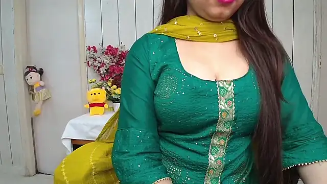 Snapshot of ruby100 chatting on February 2026 11:45:01 PM ruby100 online show from February 2026 11:45:01 PM