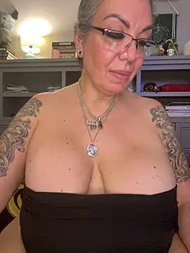 dieseldame1313 online show from February 2026 06:19:02 AM