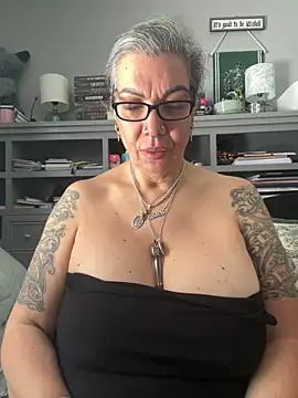 dieseldame1313 online show from May 2026 03:48:02 PM