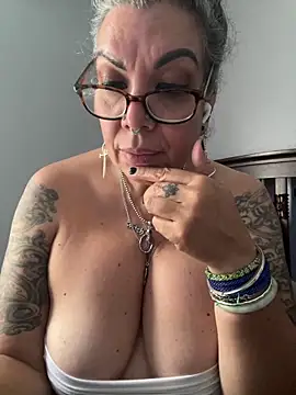 dieseldame1313 online show from November 2025 07:40:02 PM