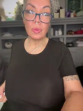 dieseldame1313 online show from February 2026 03:13:02 AM