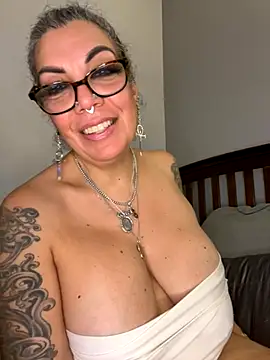 dieseldame1313 online show from November 2025 12:15:01 AM