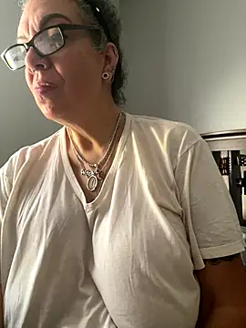 dieseldame1313 online show from November 2025 01:37:01 PM