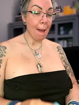 dieseldame1313 online show from March 2026 07:23:01 AM