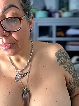 dieseldame1313 online show from March 2026 05:24:01 PM