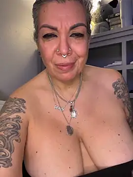 dieseldame1313 online show from February 2026 06:02:02 AM