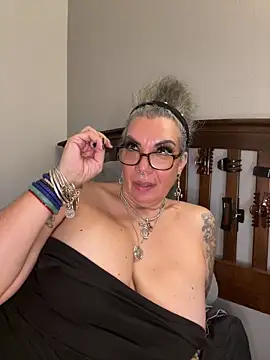 dieseldame1313 online show from October 2025 01:37:02 AM