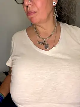 dieseldame1313 online show from December 2025 03:07:01 AM