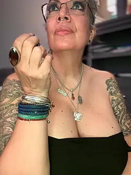 dieseldame1313 online show from February 2026 01:49:02 AM