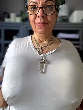 dieseldame1313 online show from March 2026 04:19:02 PM