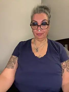 dieseldame1313 online show from November 2025 01:10:01 AM