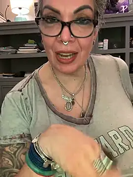 dieseldame1313 online show from April 2026 02:24:01 AM