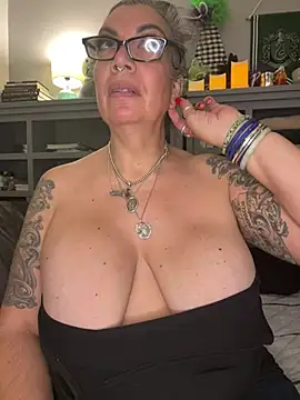 dieseldame1313 online show from January 2026 11:55:02 PM