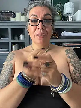 dieseldame1313 online show from April 2026 10:16:01 PM